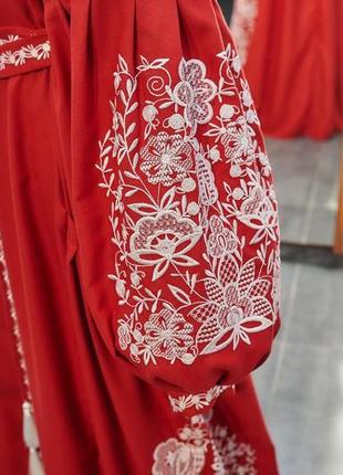 Платье женское с длинным рукавом - реглан, вышивка - авторская гладь, оникс, цвет - красный.6 фото