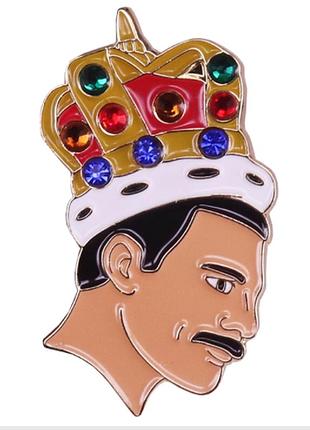 Значок брошь брошка фредди меркьюри металл freddie mercury в короне стразы квин
