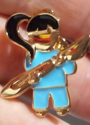 Брошь брошка медицинская значок скальпель хирурга золотистый металл врач хирург доктор медсестра