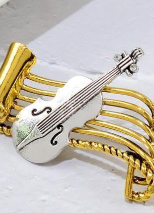 Брошь брошка крупная серебристая скрипка музыка золотистые ноты