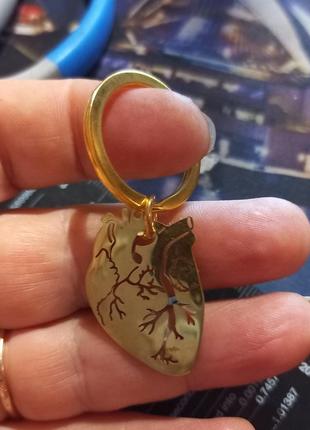 Медицинский брелок на ключи металл сердце человека кардиолог перфорация