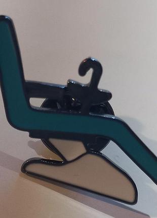 Медицинская брошь брошка пин значок зуб металл эмаль стоматолог стоматологическое кресло