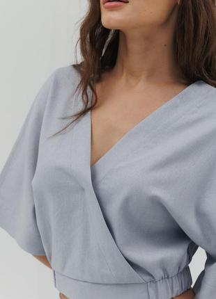 Літня блуза на запах сіра з короткими рукавами7 фото