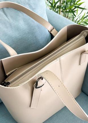 Деловая женская сумка шопер бежевого цвета из эко-кожи на учебу, работу4 фото