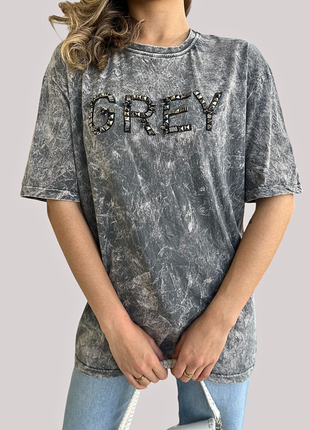 Модная хлопковая футболка в технике тай-дай с надписью "grey"2 фото