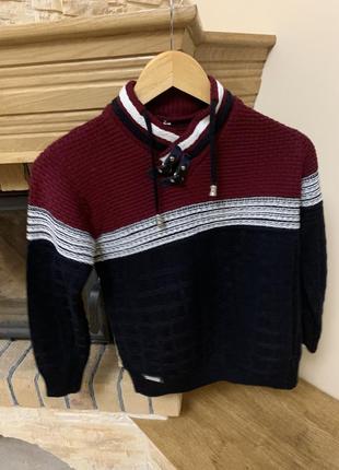 Красивый и стильный свитер для парней 8-10 лет