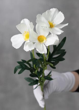 Штучна гілка космея, колір білий, 50 см. квіти преміумкласу для інтер'єру, декору, фотозони