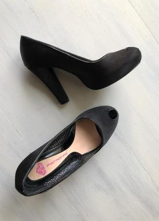 Классические женские туфли