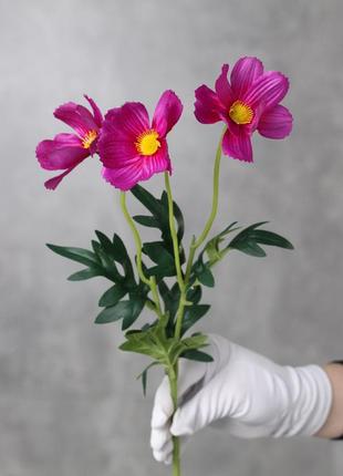 Штучна гілка космея, колір малиновий, 50 см. квіти преміумкласу для інтер'єру, декору, фотозони