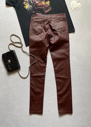 Джинсы брюки из эко кожи parisian бордовые размер м8 фото