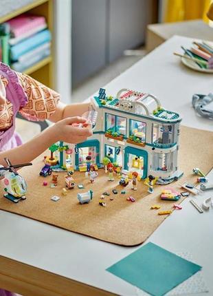Конструктор lego friends лікарня в хартлейк-сіті 1045 деталей ...7 фото