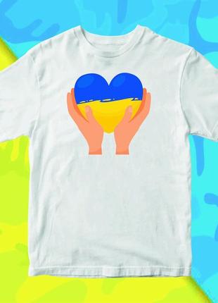 Футболка з принтом кавун синьо-біле серце в долонях m z113-2024