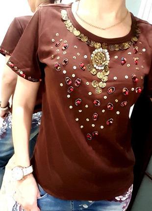 Розкішна футболка коричнева indigo m прикрашена каменями бісеро..2 фото