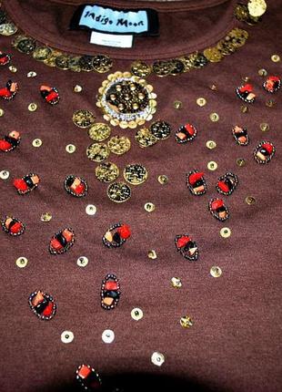 Розкішна футболка коричнева indigo m прикрашена каменями бісеро..3 фото