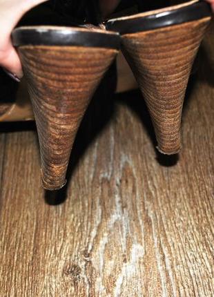 Босоніжки шкіряні коричневі каблук 37 24 см класика5 фото