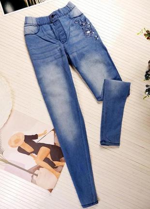 Джеггінси джинси на резинці стрейчеві з вишивкою блакитні зауж...4 фото