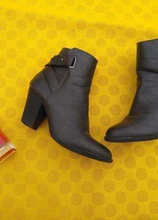 Фирменные демисезонные ботинки sole desire wide fit