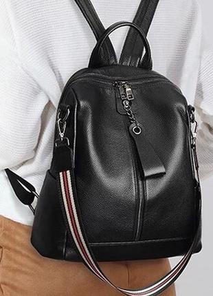 Шкіряний жіночий молодіжний рюкзак чорний на щодень 944132 фото