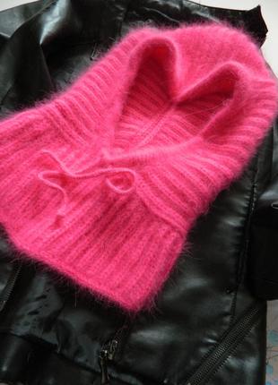 Вязаный капор ангора насыщенного розового цвета  тёплая шапка-капюшон фуксия
