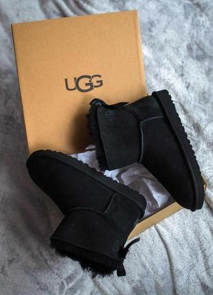 Зимние сапоги ugg mini bailey bow женские с овчиной7 фото