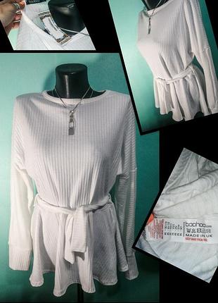 Білосніжна трикотажна кофтинка boohoo з баскою і поясом р-р м