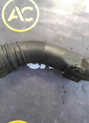 Патрубок інтеркулера renault clio iii (2005-2009) 8200296596