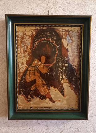 Продам икону на фарфоре в деревянной раме "мария владимировская"