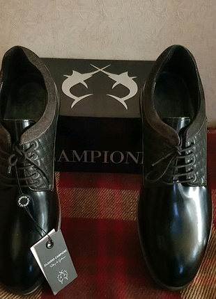 Продам итальянские, кожаные, новые, мужские ботинки.