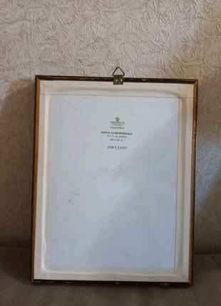 Продам икону на фарфоре в деревянной раме "мария владимировская"