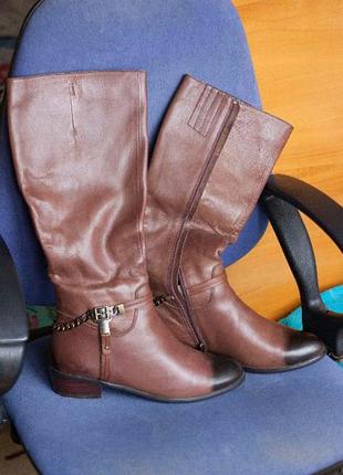 Чоботи шкіряні.