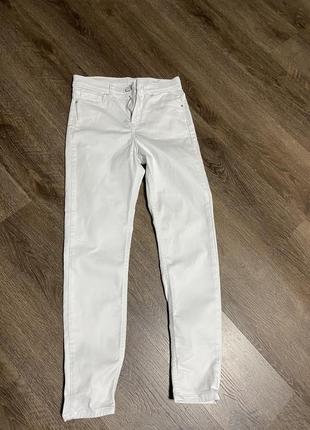 Продам белые джинсы1 фото