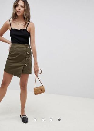 Asos design-міні-спідниця асиметричного крою з запахом і гудзиками спереду! р-36