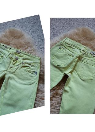 Джинсы женские лимонного цвета eight sin женские джинсы цвета лайм узкие джинсы3 фото
