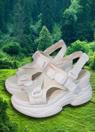 Классные  кроссовки - сандали на высокой подошве. турция. размер  38.