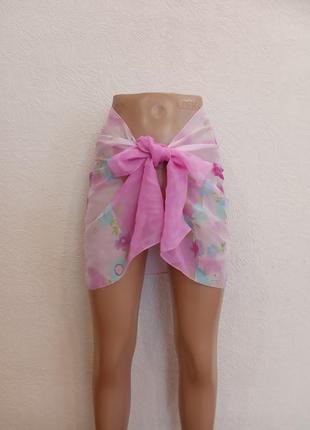 Яркое женское парео