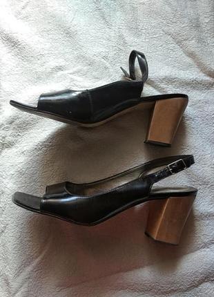 Шкіряні босоніжки .босоніжки. босоніжки шкіра босоніжки на підборах. лаковані босоніжки4 фото