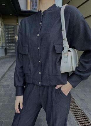 Молочный женский брючный костюм широкие брюки палаццо бомбер кофта на кнопках женский прогулочный повседневный костюм свободного кроя10 фото