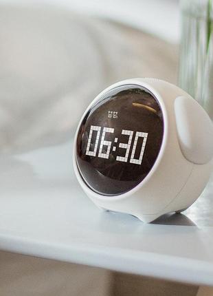 Будильник ночник emoji alarm clock многофункциональный пиксельный с анимацией белый ( код: yv-o )7 фото