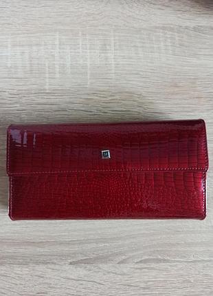 Гаманець жіночий червоний лаковий шкіра