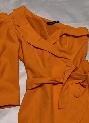Платье-пиджак апельсинового цвета4 фото