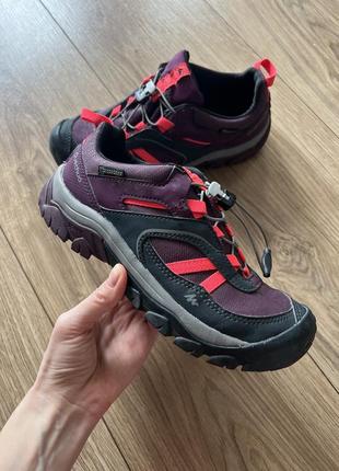 Кроссовки водоотталкивающие