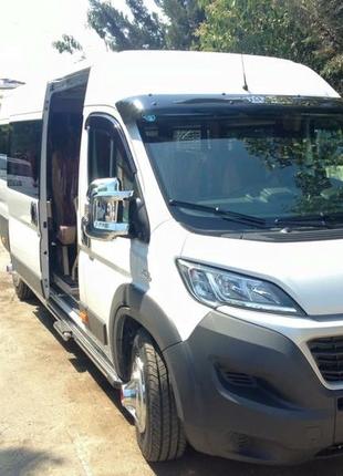 Козирок/дефлектор лобового скла (на кронштейнах) citroen jumper 06+ (сирен джампер). чорний глянець