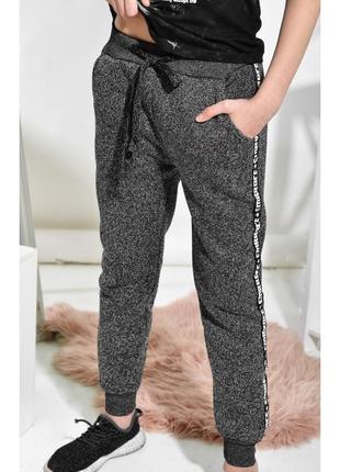 Штаны спортивные на мальчика теплые, в наличии размер  м,   ( 6-7лет).