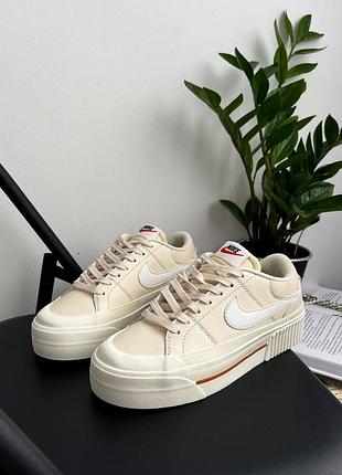 Жіночі шкіряні кросівки nike wmns court legacy lif beige