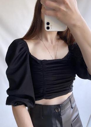 Кроп-топ укорочений prettilittlething