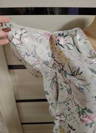 Блуза серая в цветочный принт4 фото