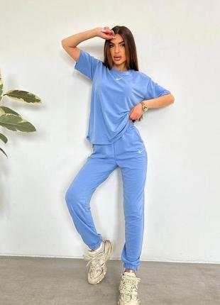 Жіночий костюм