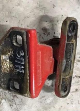 Бу петля двери задней правой нижняя mercedes w168, a1687302237