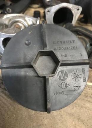Б/у болт кріплення запасного колеса renault 8200317791,