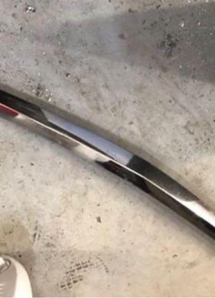 Бу молдинг переднего бампера mercedes benz w168, a1688850174